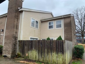 Building Photo - 1719 Ridge Oak Pl