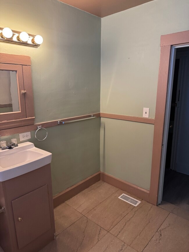 Bathroom - 1918 E 123rd St