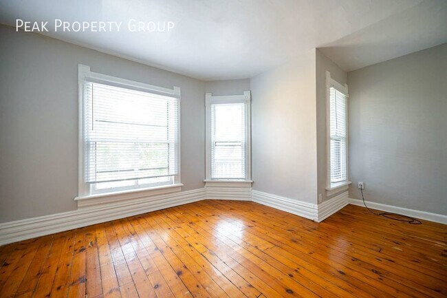Building Photo - Available in June! Located in the Short No...