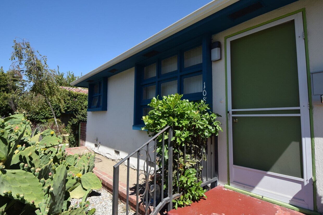 Primary Photo - 10843 Peach Grove St