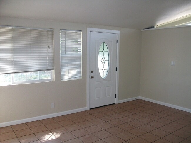 Foto del edificio - East San Jose Three Bedroom House for Rent