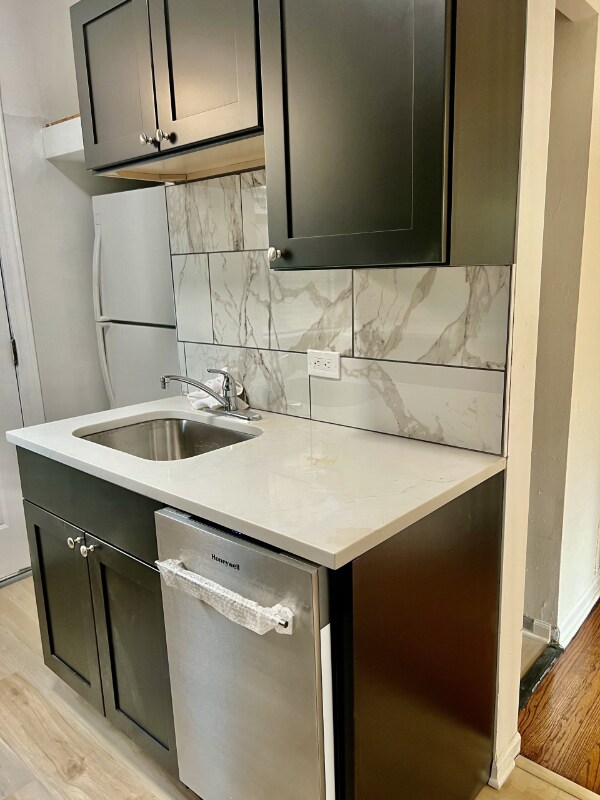 3402 W Carmen Ave Unit 3, Chicago, IL 60625 Room for Rent in Chicago