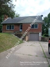 Building Photo - 3087 Hatherly Ave