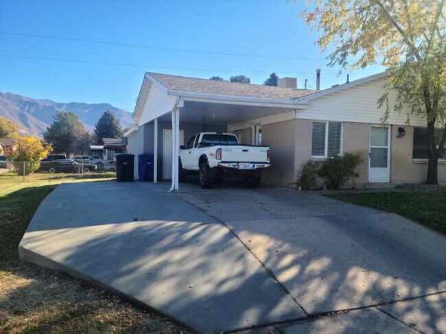 Foto del edificio - 4860 S 250 W