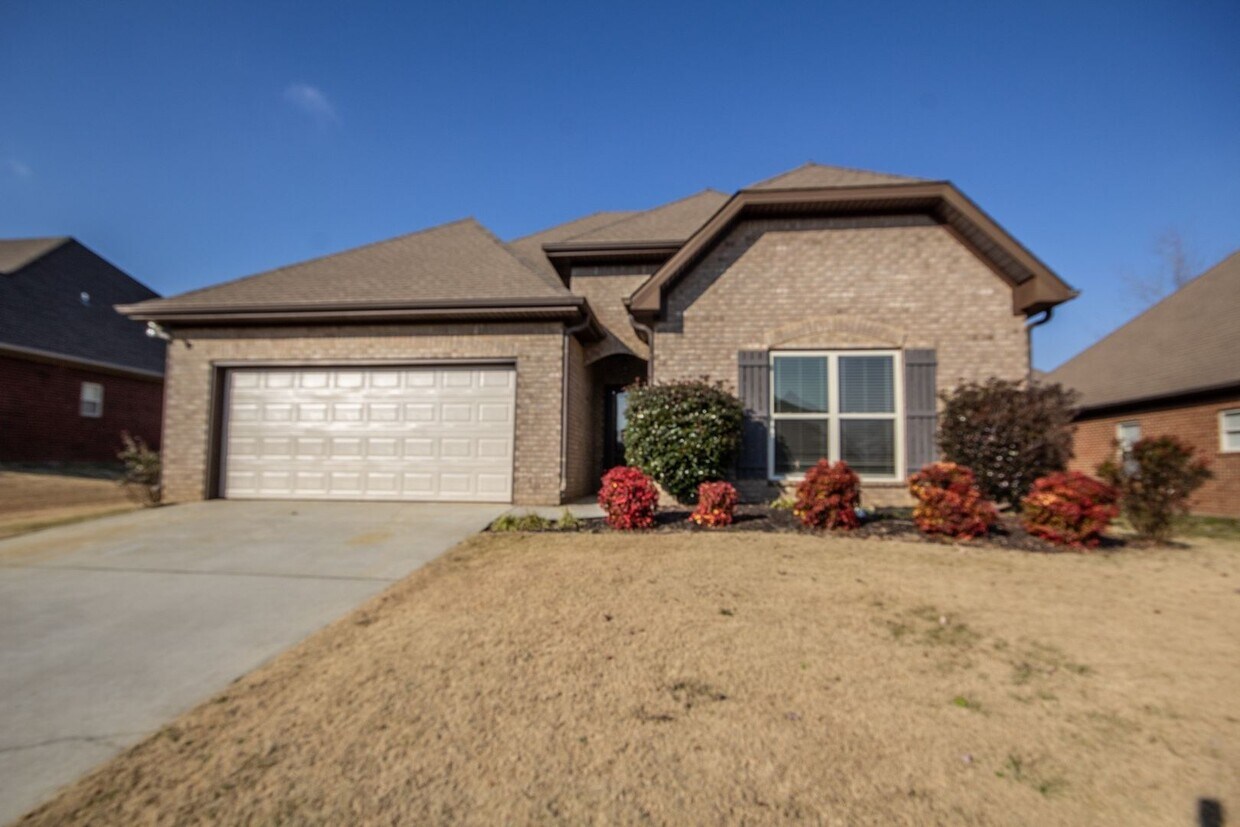 Primary Photo - Great Home in Canebrake. Lawncare is inclu...