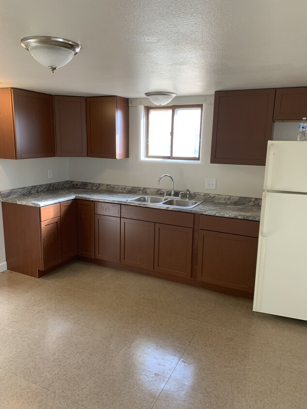New kitchen - 302 W 7th St