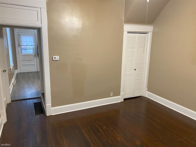 Foto del edificio - 3 br, 1.5 bath Duplex - 416 East 5th Avenu...