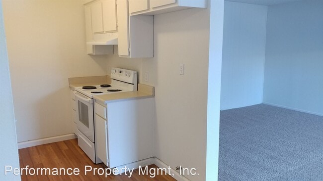 Building Photo - 3 br, 1 bath House - 76 W. Sierra Ave #108