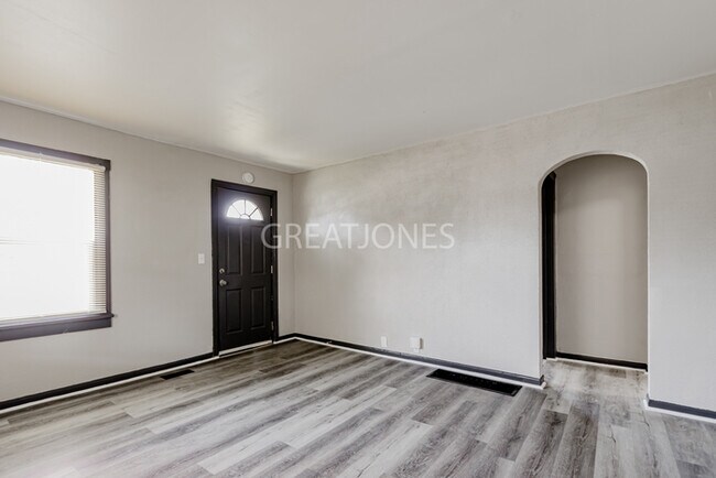 Building Photo - 419 E 37th St