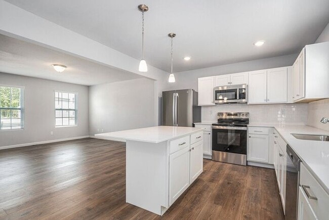 Building Photo - 117 Iris Ct