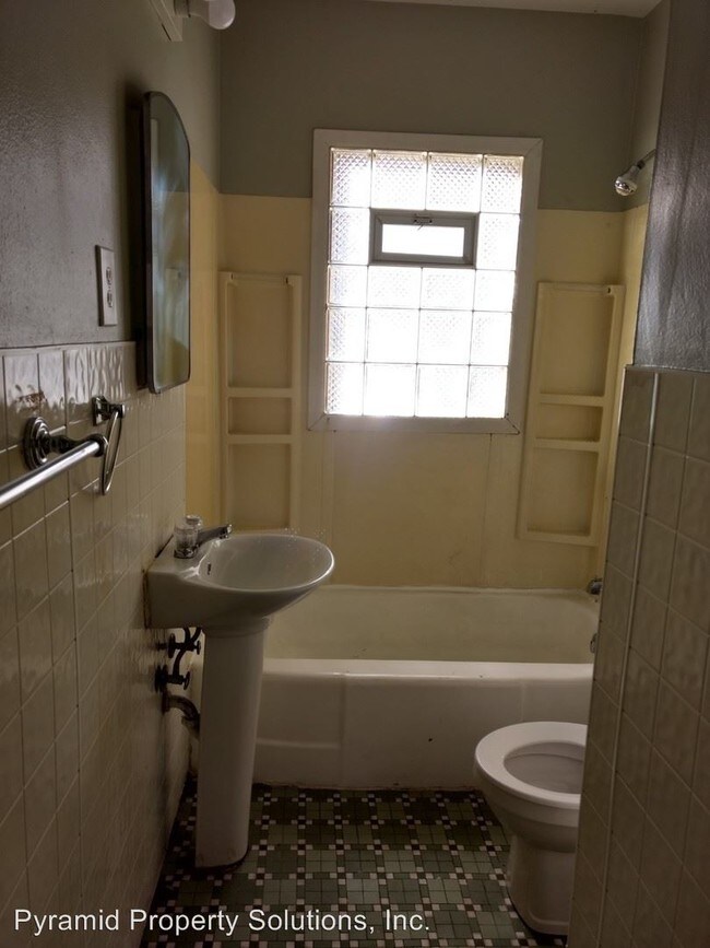 Building Photo - 3 br, 1 bath Apartment - 2816 Woodland Ave