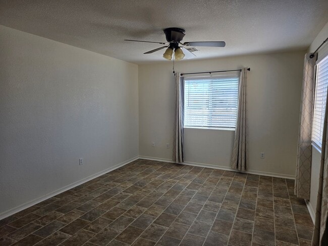 Building Photo - 3 Bed/2 bath home located in desirable Holiday Shores, Bullhead City AZ.