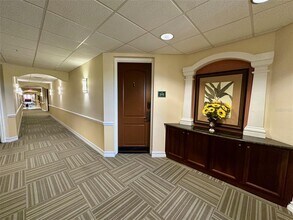 Building Photo - 13941 Clubhouse Dr