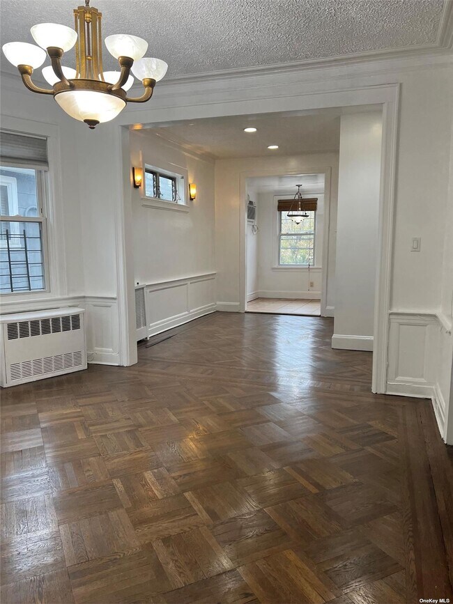 Foto del edificio - 84-30 122nd St