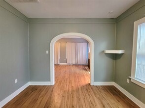 Building Photo - 2811 Chenevert St