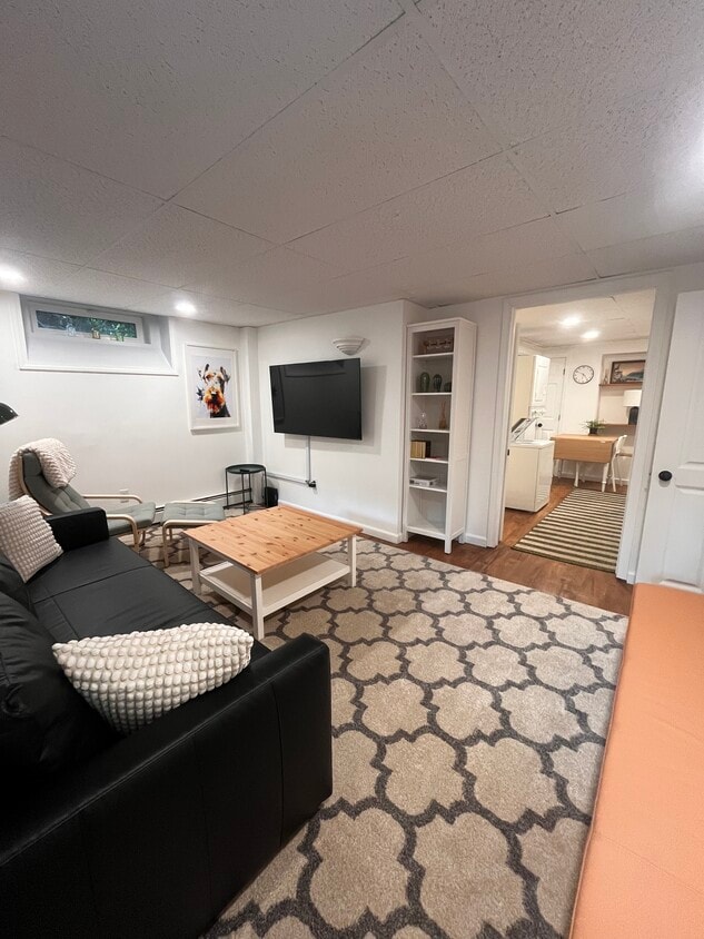 Foto principal - 266 Malletts Bay Ave