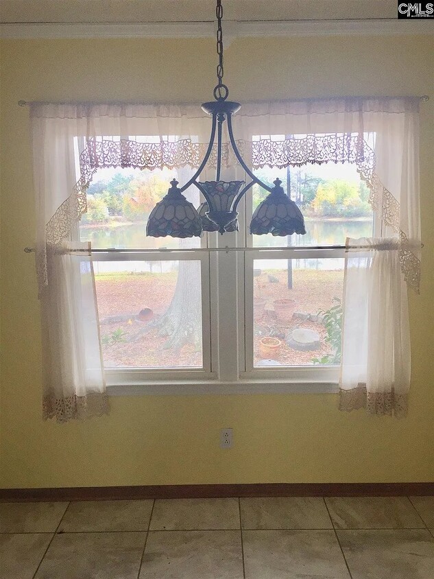 Foto del edificio - 215 Laurel Meadows Dr