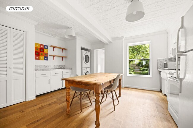 Building Photo - 313 12th St