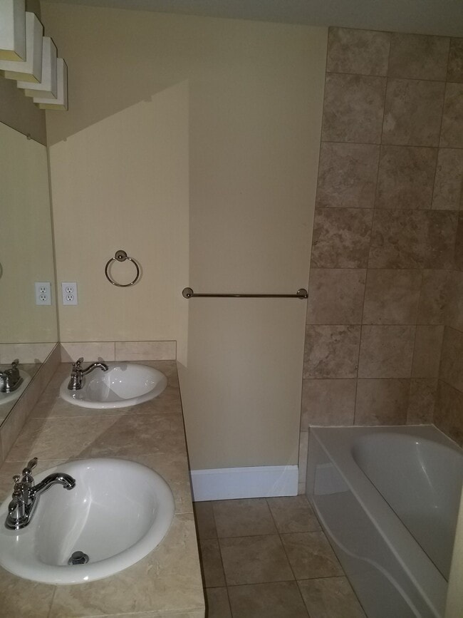 Foto del edificio - 18465 SW Stepping Stone Dr
