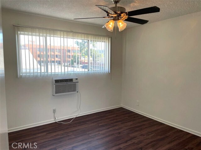 Foto del edificio - 5167 Yarmouth Ave