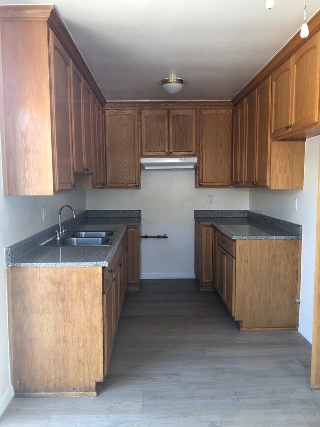 Kitchen - 3266 Drew St
