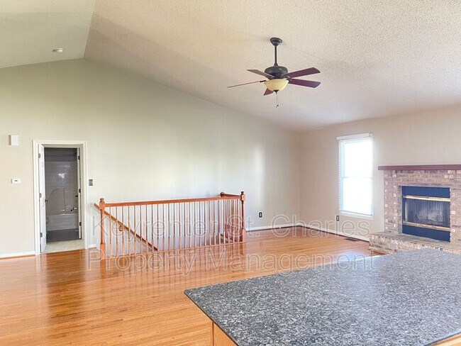 Building Photo - 5015 Joshua Dr