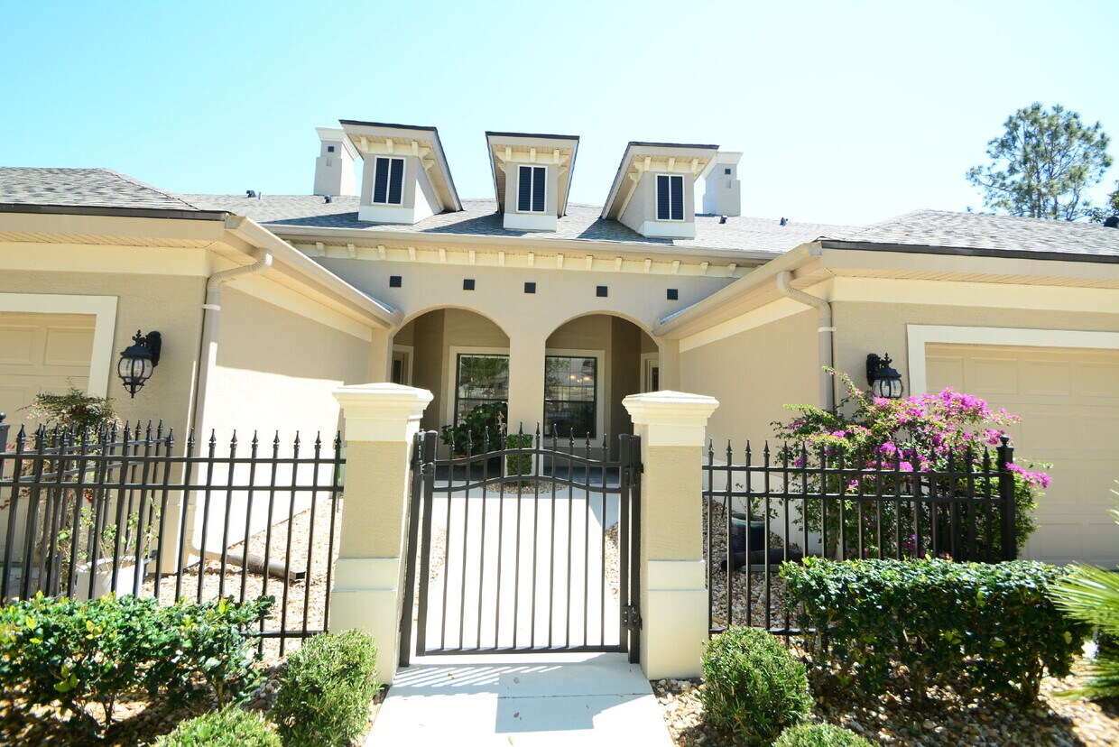 Foto principal - Furnished townhome! Located in Plantation ...
