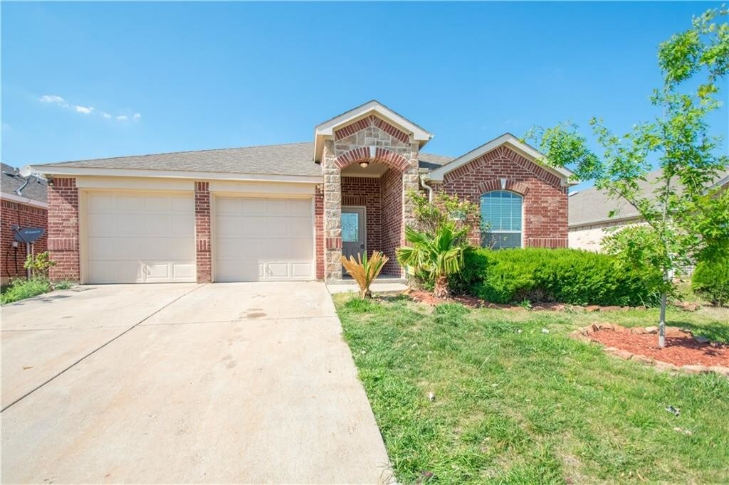 2716 Triple Crown Ln, Grand Prairie, TX 75051 House for Rent in Grand Prairie, TX