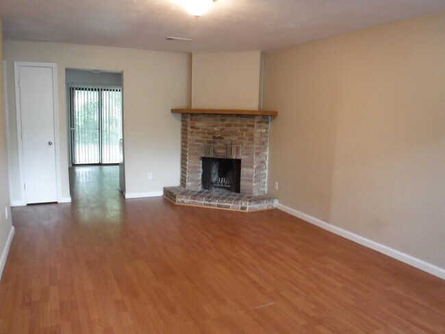 Building Photo - 1548 Blountstown St