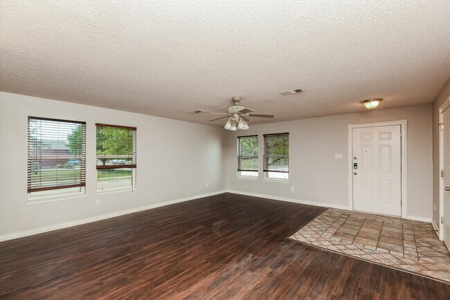 Building Photo - 3500 Bandera Ranch Rd