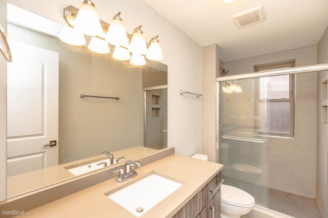 Building Photo - 2 br, 1 bath Apartment - 635 E 49th St # 641