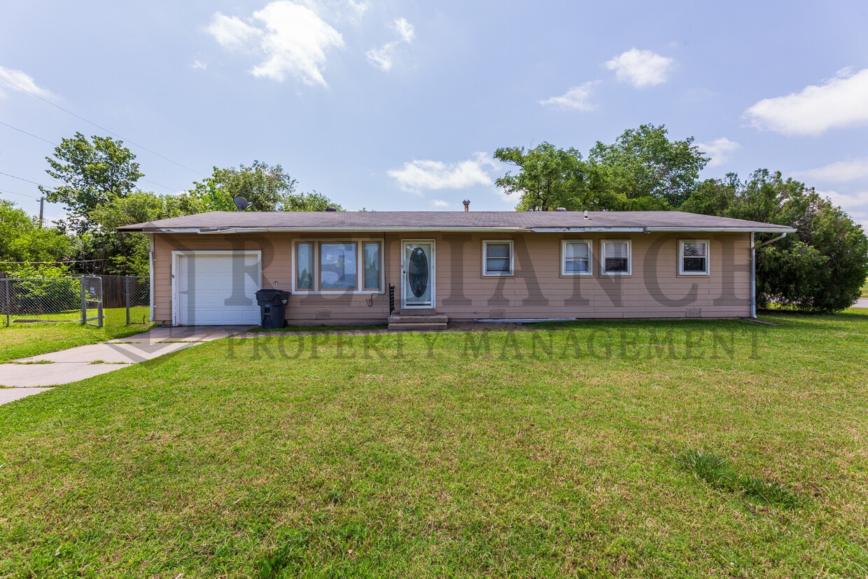 Primary Photo - 7429 W Frazier Ln