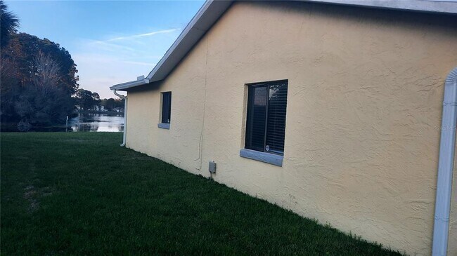 Foto del edificio - 62 Burbank Dr