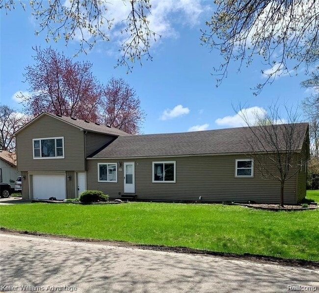 Building Photo - 689 Lucille Dr