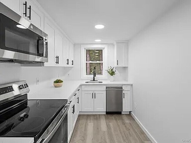 Foto del edificio - Fully Renovated 3BR Retreat on Highland La...