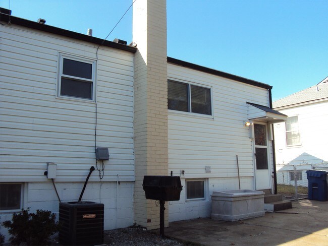 Building Photo - 10337 Little Flower Ln
