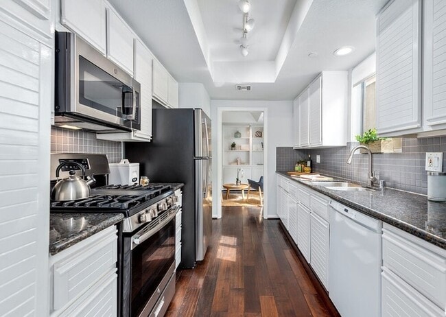 Building Photo - 2Bed 2.5Bath Stillness condo available