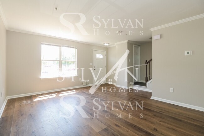 Building Photo - Updated 3 bedroom townhouse available now!