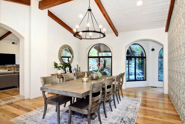 Foto del edificio - 31350 Lobo Canyon Rd