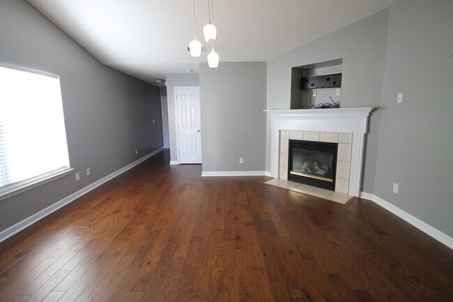 Foto del edificio - Exclusively Offered by Muse Realty, LLC