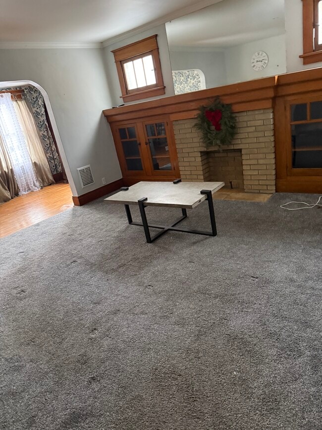 Building Photo - 604 Colvin Ave