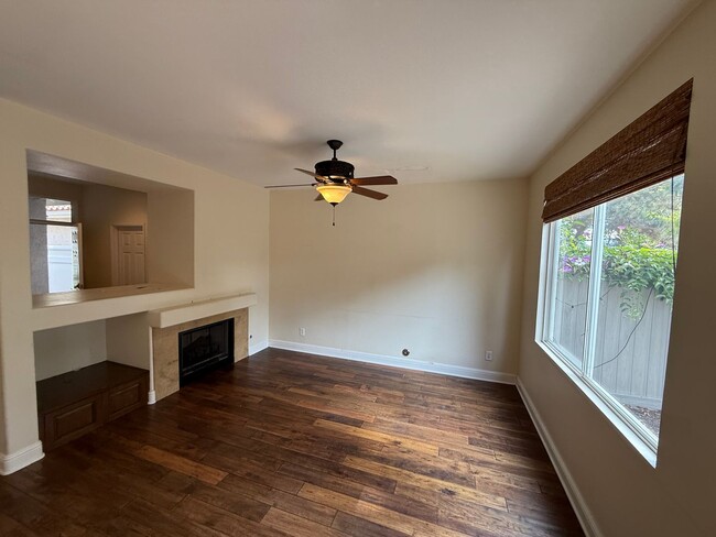 Building Photo - Cute Townhome near Camarillo High School