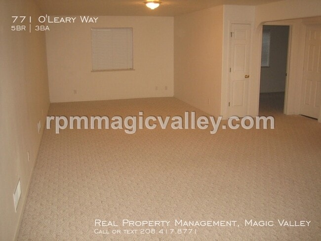 Building Photo - Beautiful large 5 Bedroom, 3 full Bathroom