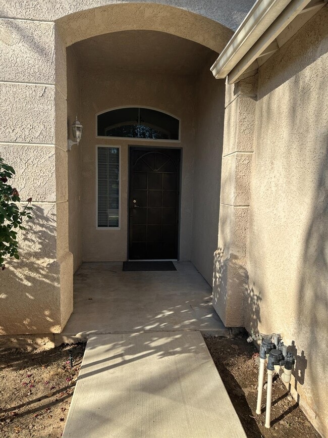 Foto del edificio - 1590 E Waterford Ave