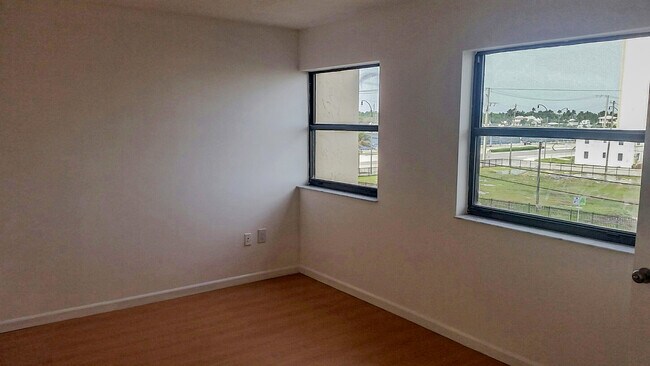 Building Photo - 1201 S Ocean Dr