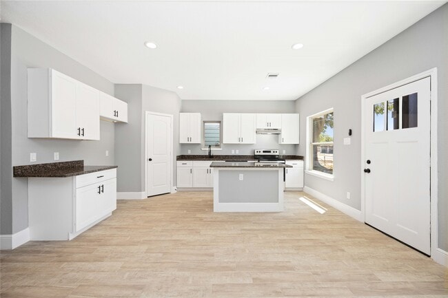 Foto del edificio - 4651 Mallow St