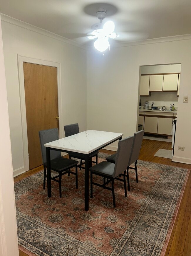 Building Photo - 915 W George St