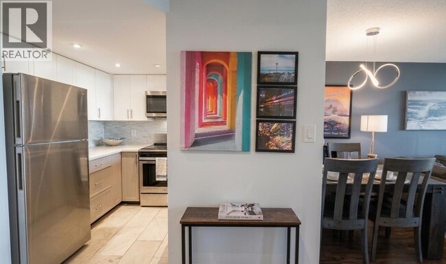 Building Photo - 1045 Quayside Dr