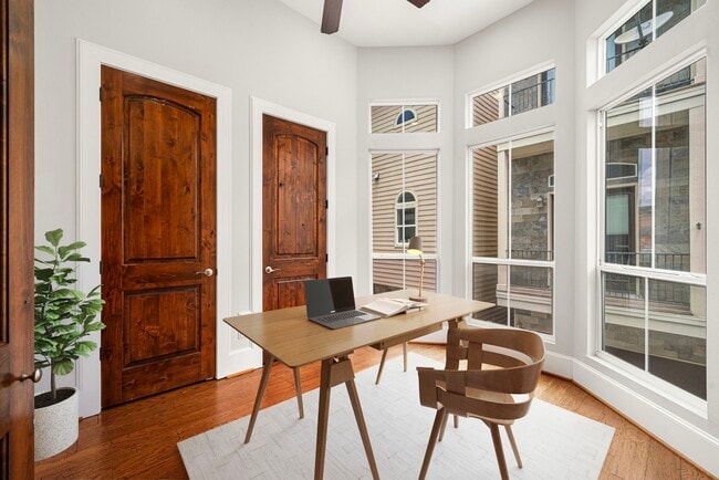 Building Photo - 2022 Sabine St