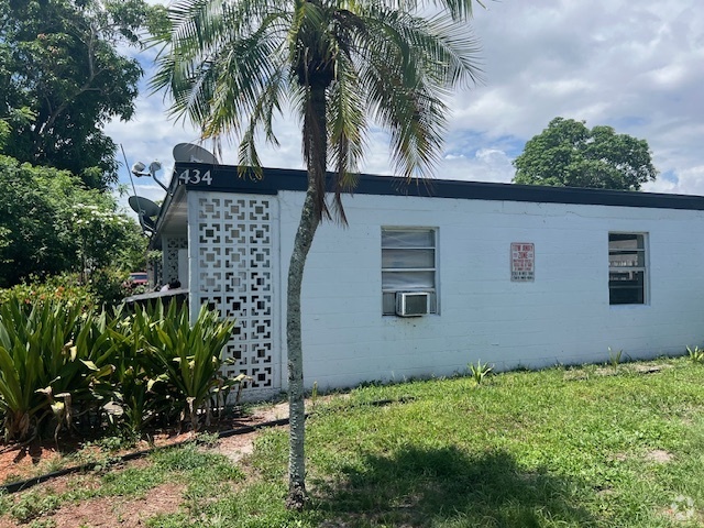 Building Photo - 434 Roseland Dr
